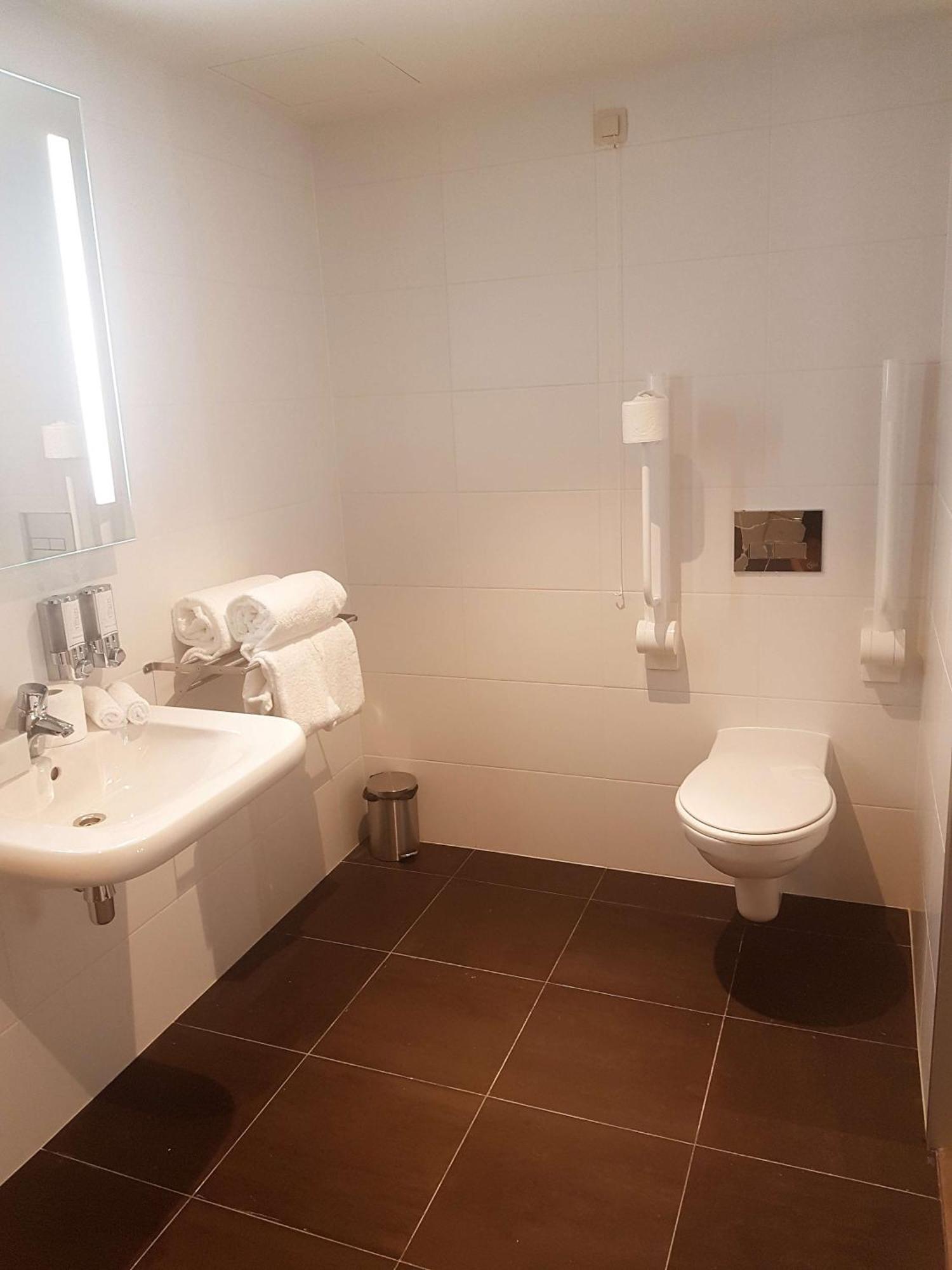 Hampton By Hilton Antwerp Central Station Ngoại thất bức ảnh