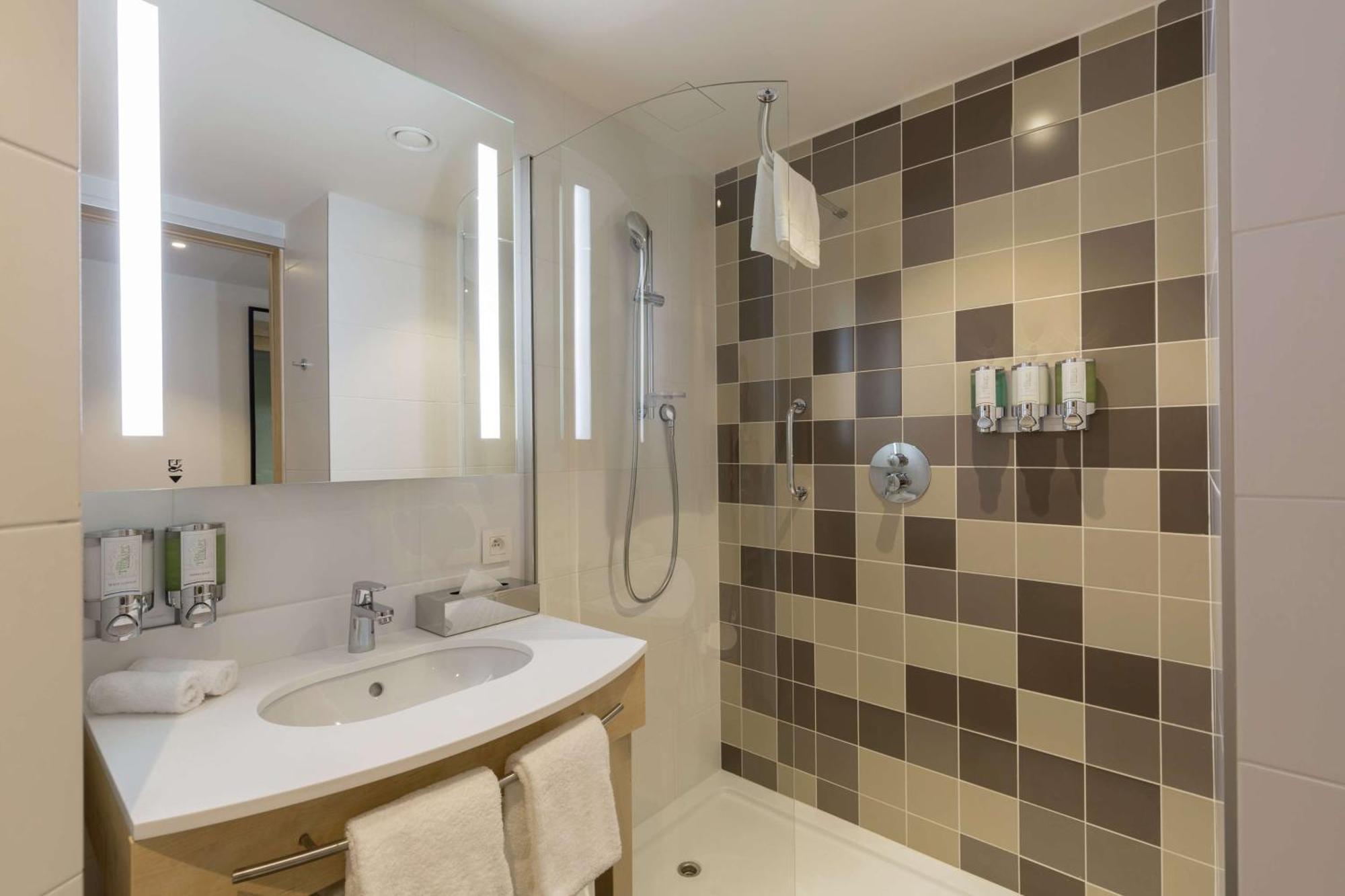 Hampton By Hilton Antwerp Central Station Ngoại thất bức ảnh