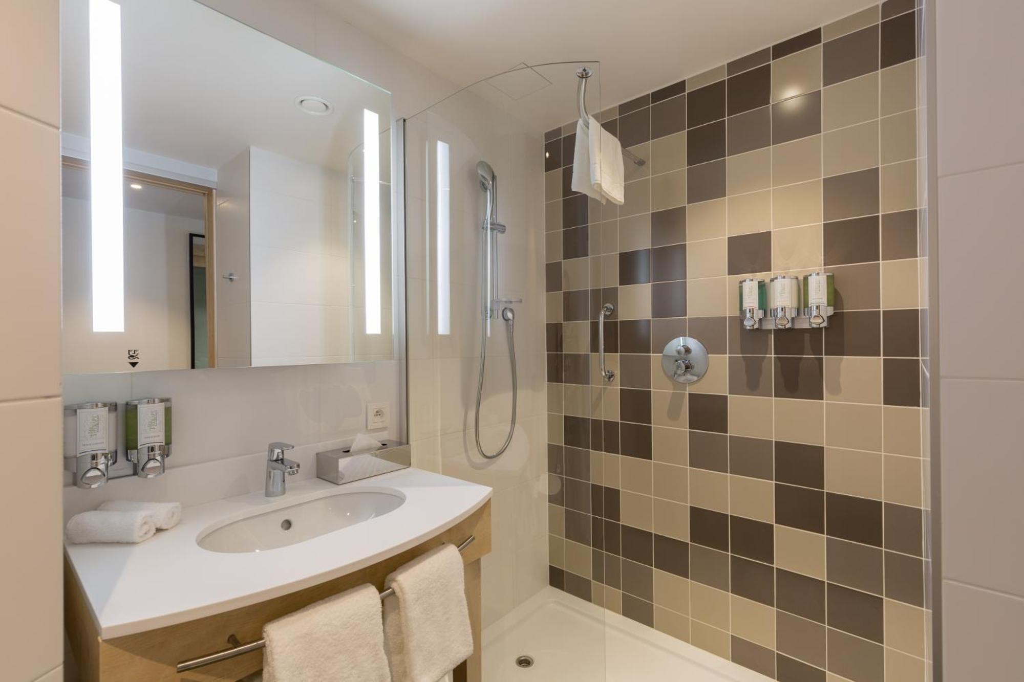 Hampton By Hilton Antwerp Central Station Ngoại thất bức ảnh